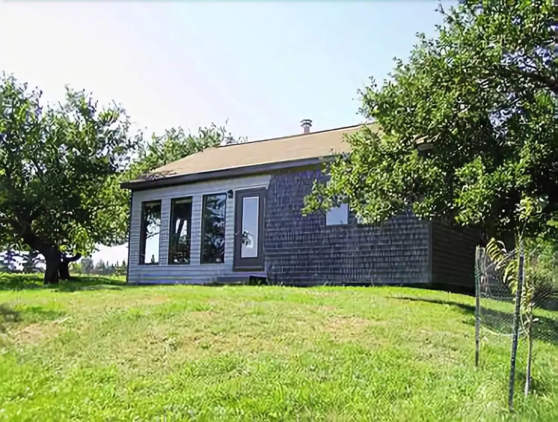 Orchard Cottage - One Bedroom Home