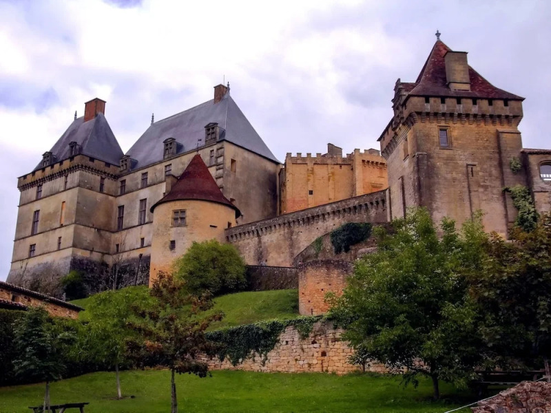 Monumental House With Private Pool and a Stunning View of Belvès
