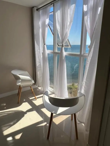Large Luxurious Beach Front 1 Bedroom at Bayfront Villa