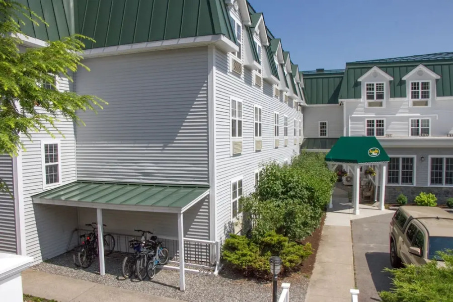 Acadia Inn
