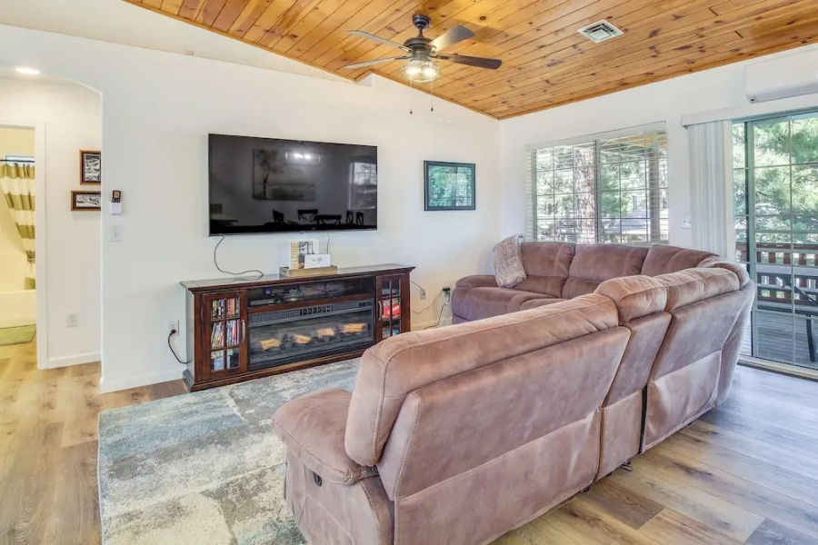 Walk to City Park: Family-friendly Show Low Home