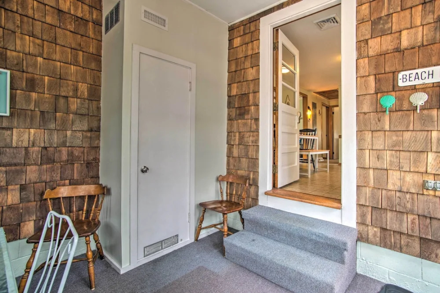 Traditional Cape Cod Cottage: Walk to Beach!