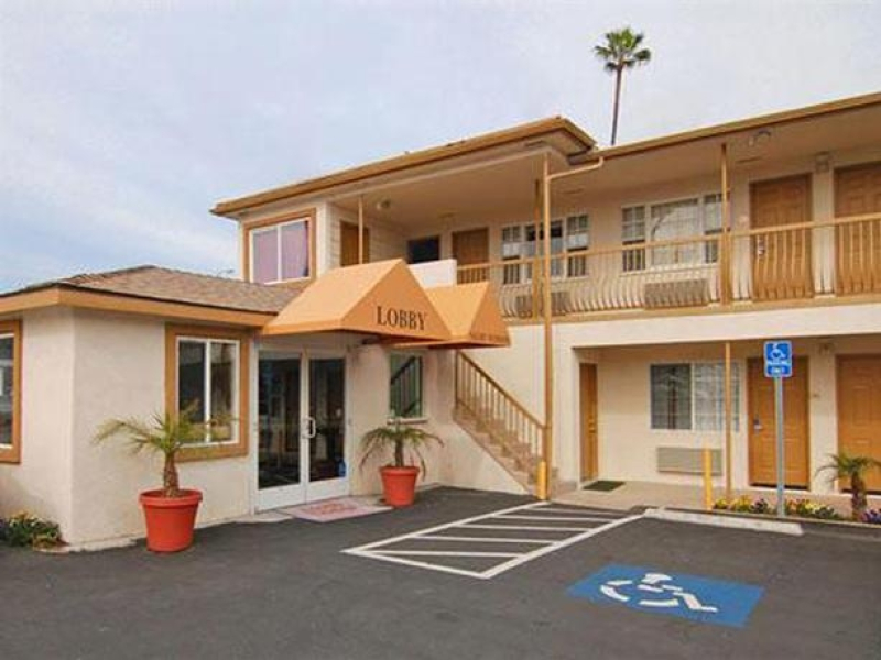 Econo Lodge Inn & Suites West Hollywood