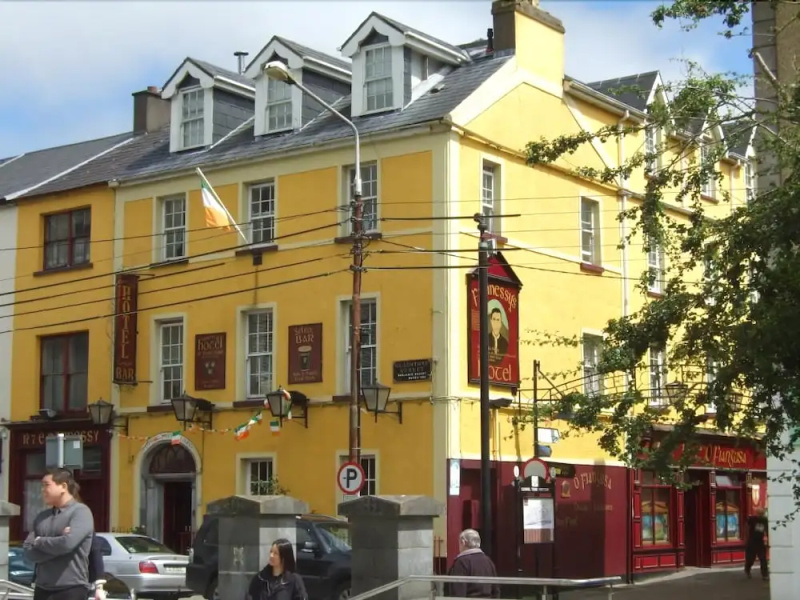 Fennessy's Hotel