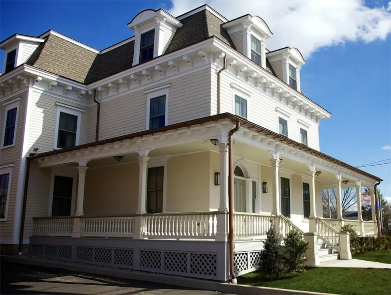 The Guesthouse at the Norwalk Inn