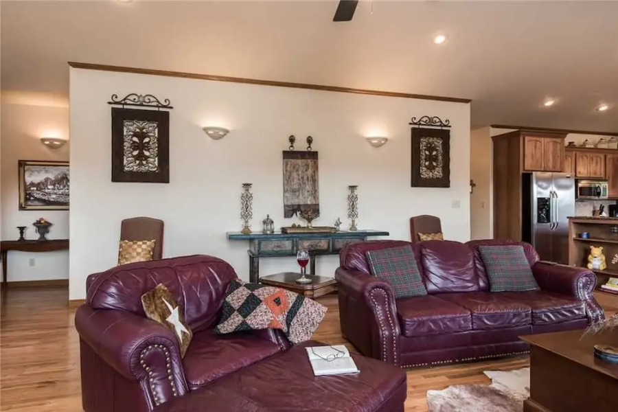 Mountain Views - Three Bedroom Cabin with Hot Tub