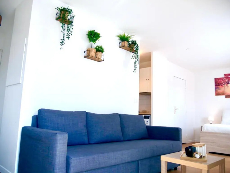 Le Petit Soleil de Corbeil (Adults Only)