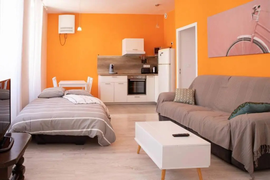 LA FONTAINE NEUVE-AVALLON-5 PERSONNES-1 CHAMBRE-3 LITS-parking-wifi