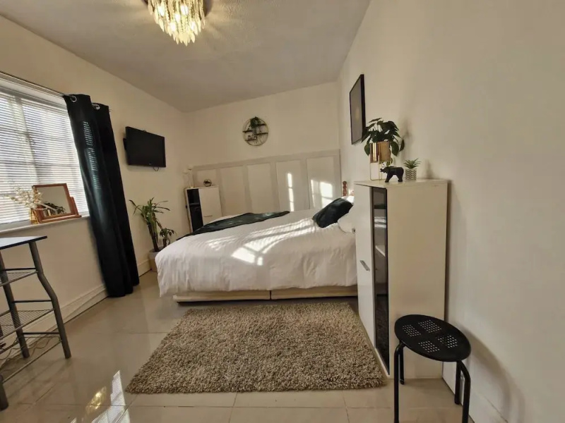 Beachside Retreat - Pets Ok - Free Parking