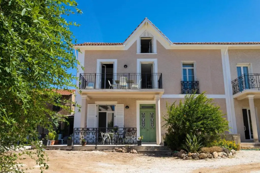 Outstanding AC 2 bedroom with terrace close to beaches - Dodo et Tartine