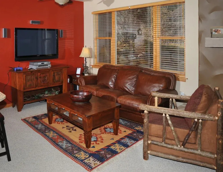 Canyon Run I-101 3 Bedroom Condo by RedAwning