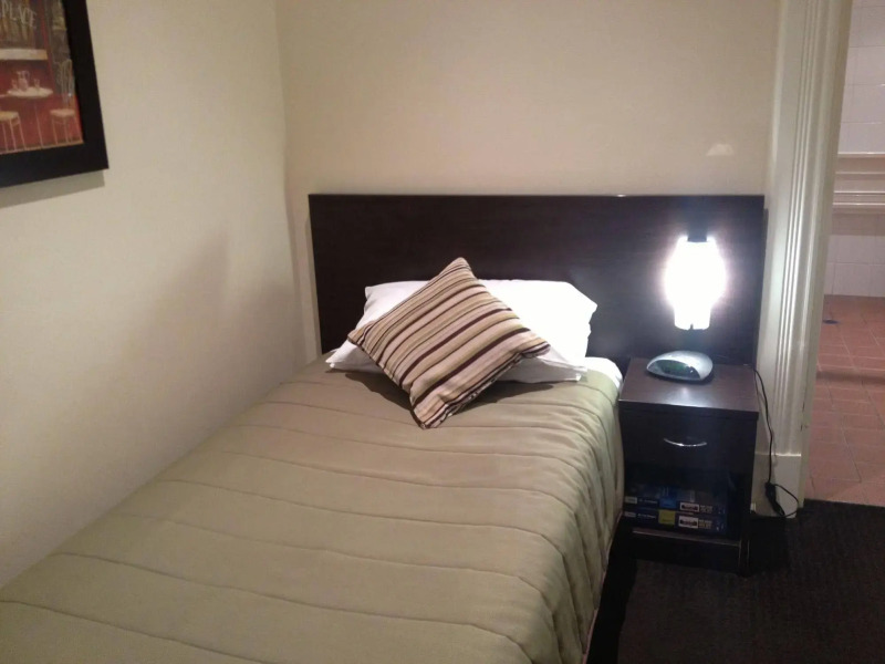 Captain Cook Hotel Botany