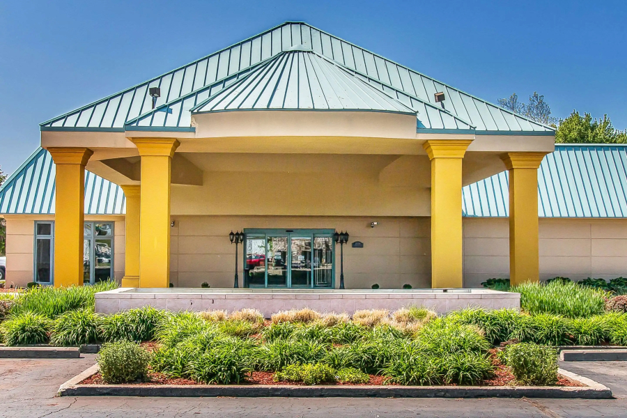 Quality Inn and Suites Livonia