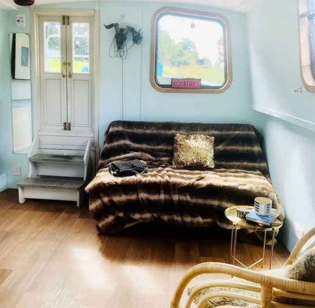 5 Star Stunning Houseboat, no Experience Required! Enjoy the Most Romantic Trip!