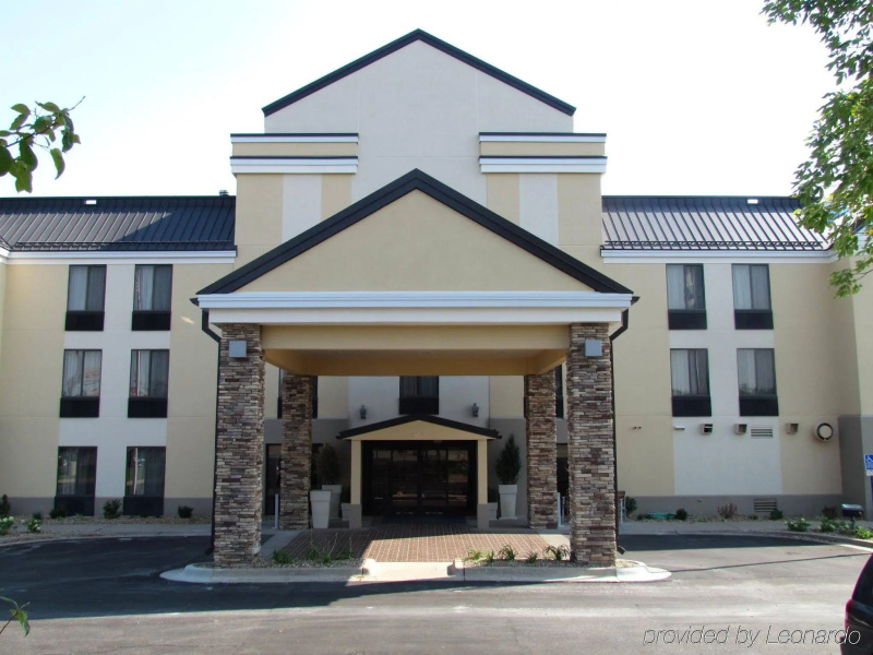 Holiday Inn Express & Suites - Interstate 380 at 33rd Avenue by IHG