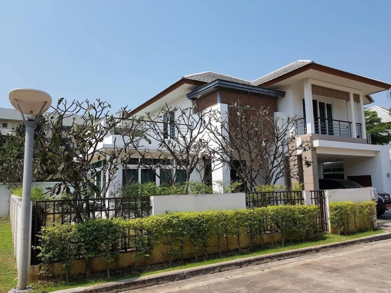 AnB Pool Villa 4BR Beachfront in Pattaya