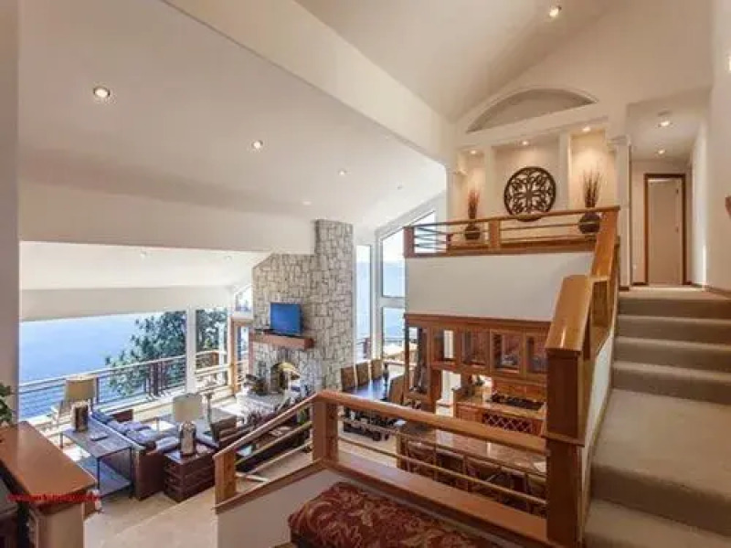 RedAwning Crystal Waters Lakefront