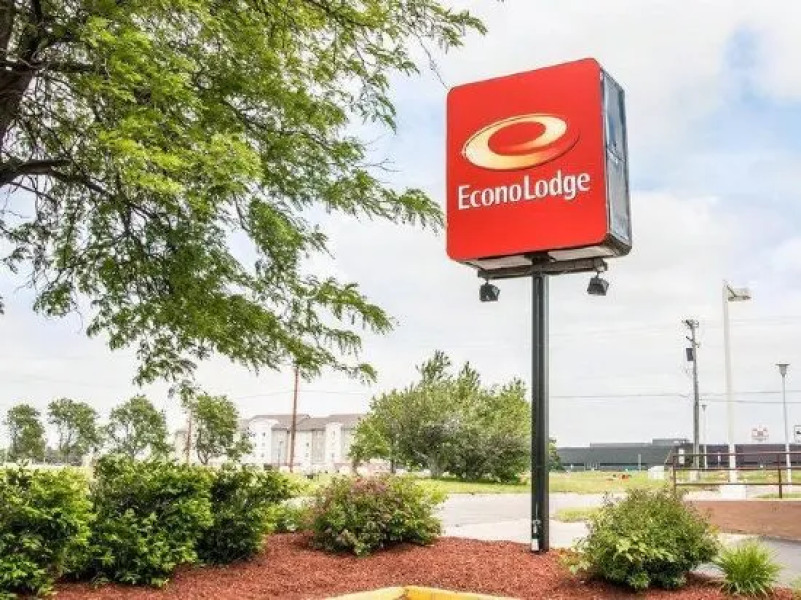 Econo Lodge Inn & Suites