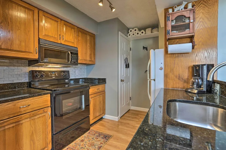 Condo on Big Boulder Lake w/ Community Pool Access