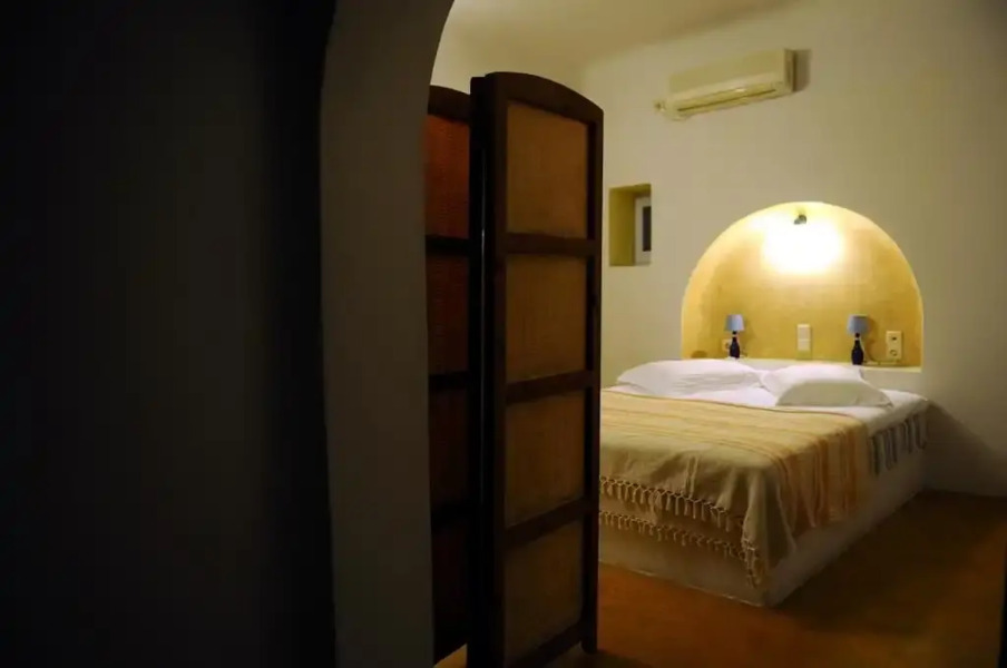 Haraki Studios & Apartments