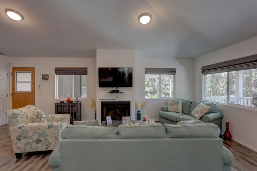 Hale O'hia Lehua 3 Bedroom Home by RedAwning