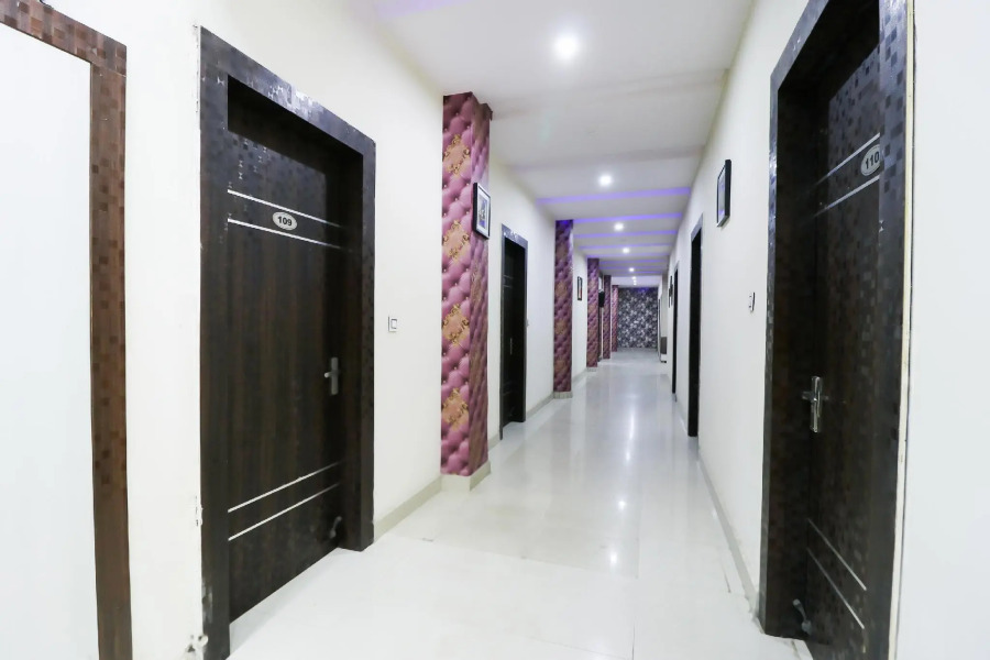 OYO 60255 Hotel Mayur