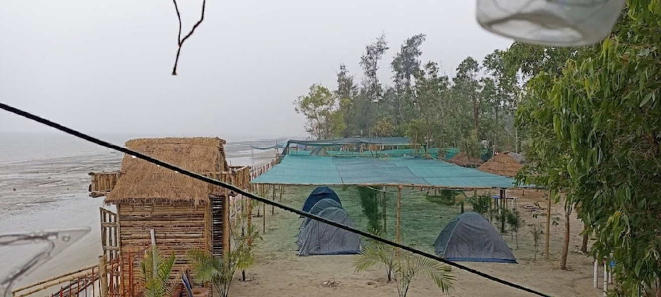 Mousuni the dolphin camp