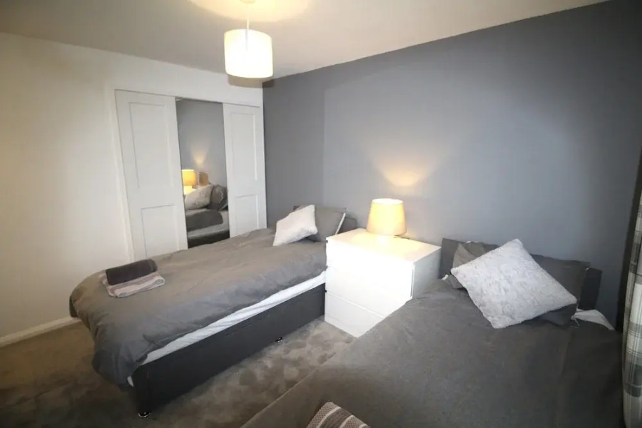 3 Bed House - Sleeps 6 - Parking - Pets - Garden