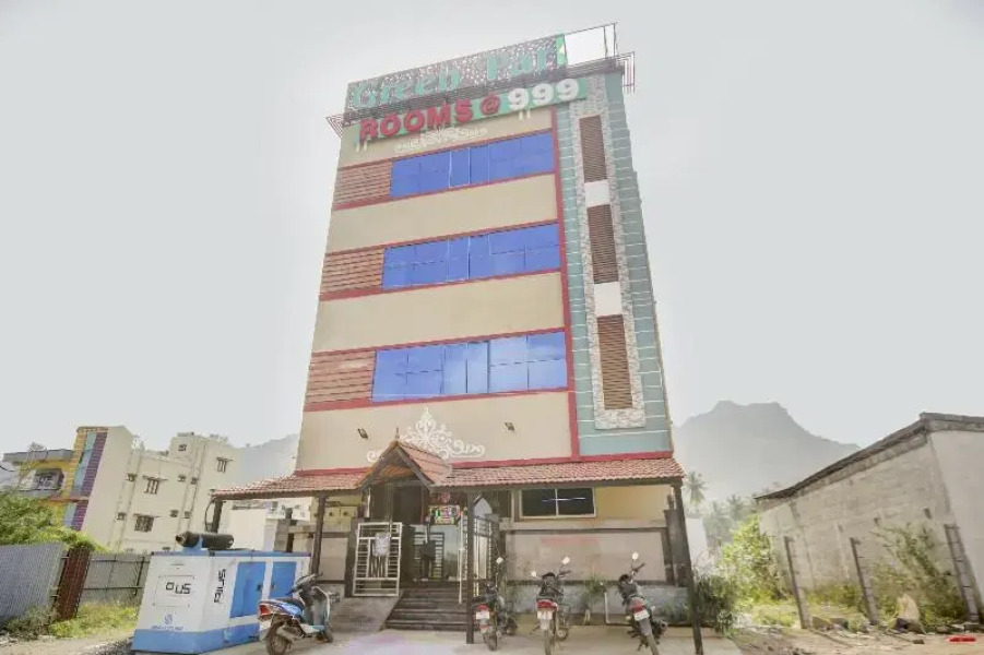 Green Park by OYO Rooms