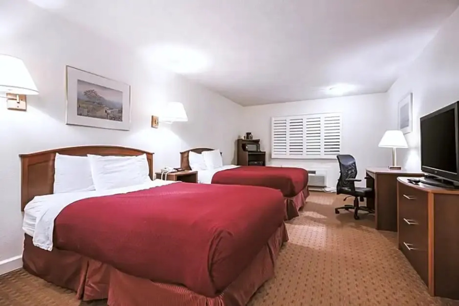 Sky Palace Inn & Suites McCook