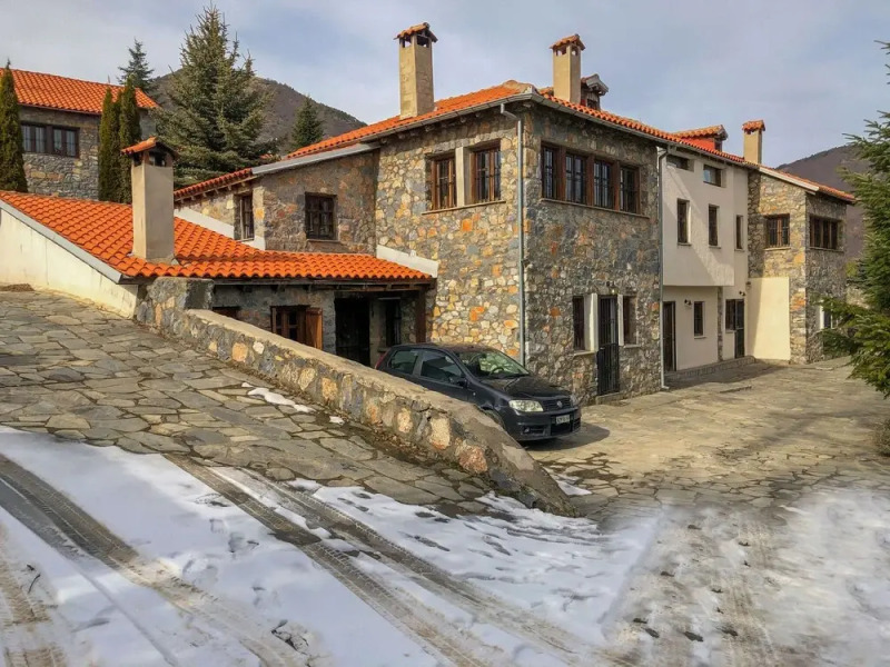 Elegant Holiday Home in Pella With Jacuzzi