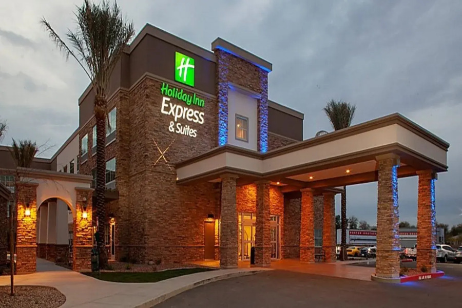 Holiday Inn Express & Suites Phoenix East - Gilbert by IHG