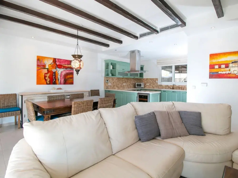 Beautiful Traditional Style Villa Near the Coast With Pool, Close to Golf Course