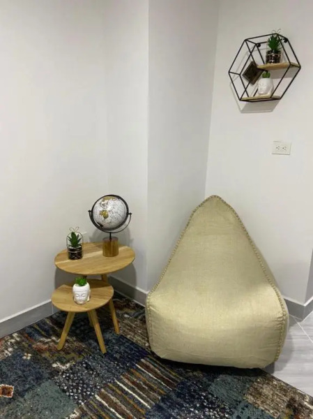 Aparta estudio Amoblado Sabaneta Colombia. Moderno, céntrico y cómodo.