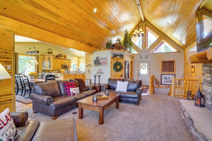 Duck Creek Village Cabin w/ Deck & Private Hot Tub