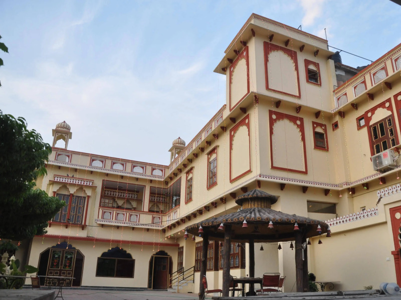 Mahal Rajwada Resort