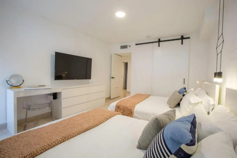 Ocean View Deluxe Suite: Pvt. Beach & Pool