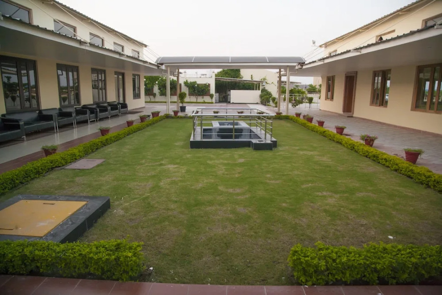 Palette - Hotel Deepali Palace