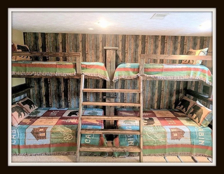 Eagles Point 3 Bedrooms 3 Bathrooms Cabin