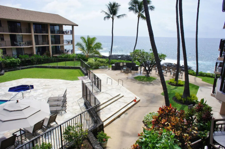 Kona Makai 6305 by RedAwning