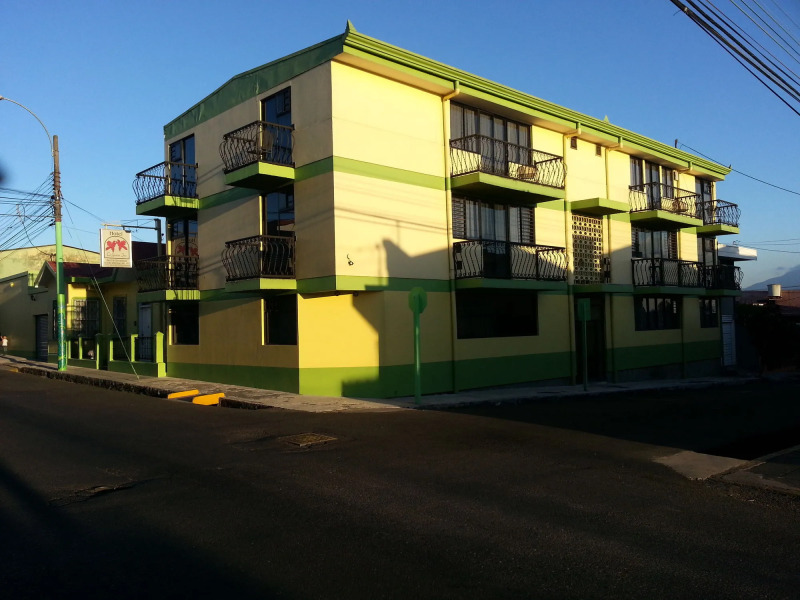 Hotel La Guaria Inn & Suites