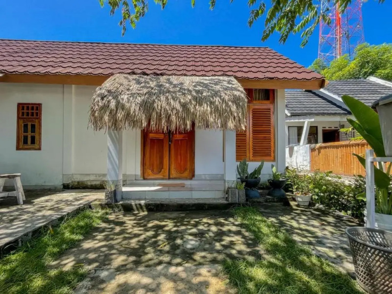 Aira Homestay Near Pantai Kuta Mandalika