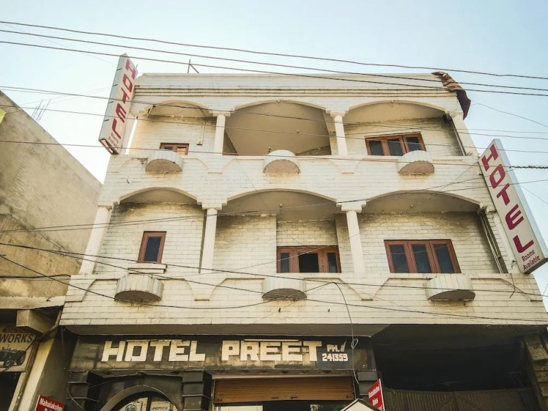 OYO 24753 Hotel Preet