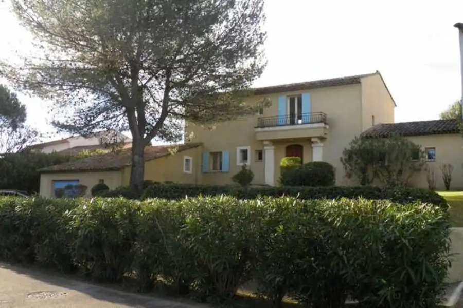 Villa With 3 Bedrooms in Mallemort, With Wonderful Lake View, Private Pool, Furnished Garden - 32 km From the Beach