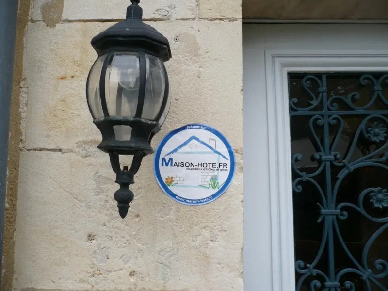 Chambres d'Hôtes Bleynie-Ruine de Rome