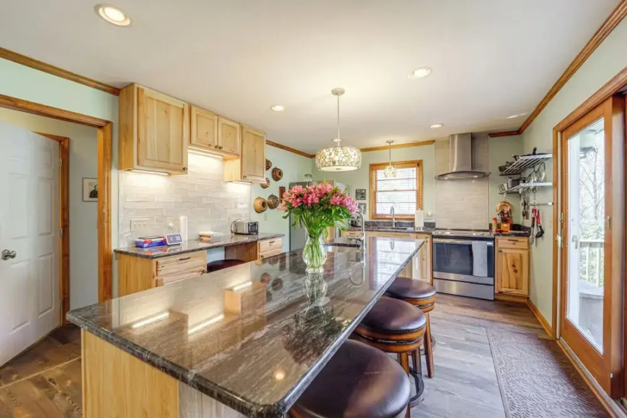 Private Blue Ridge Retreat: Hot Tub & Pool Table!