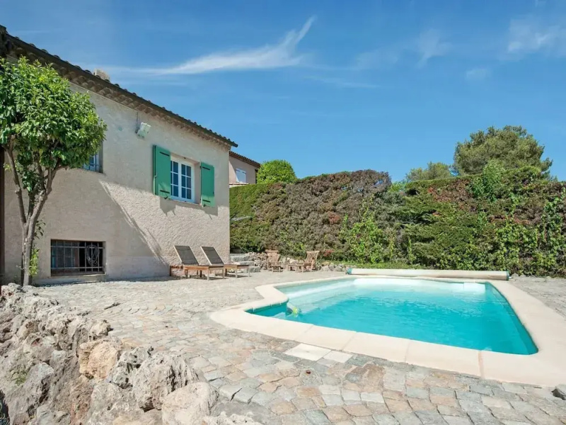 Riviera Hideaway for 2 Guests