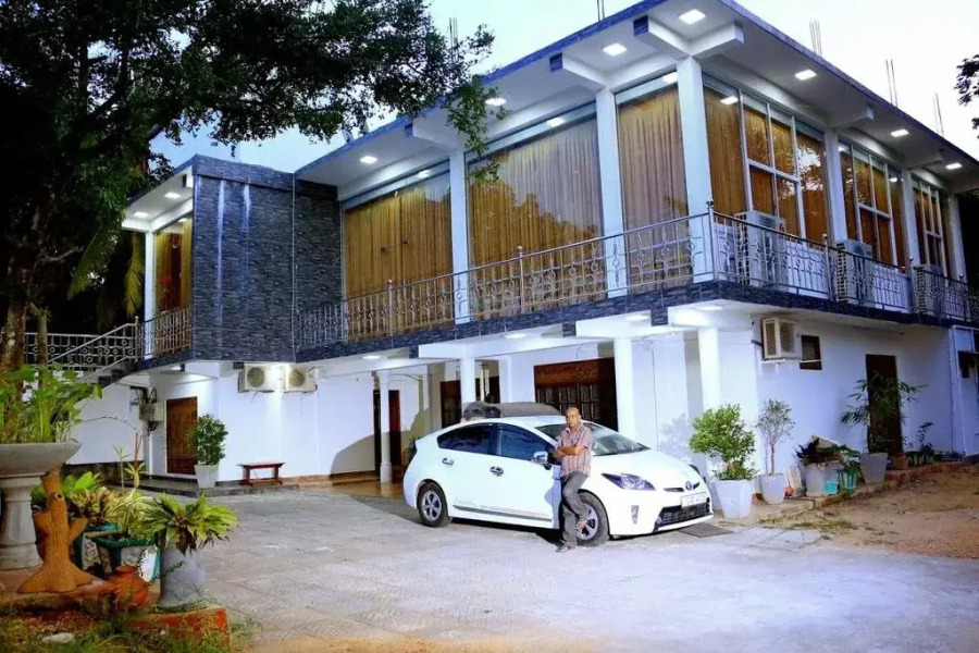 Gandhi Guest House & White Palace