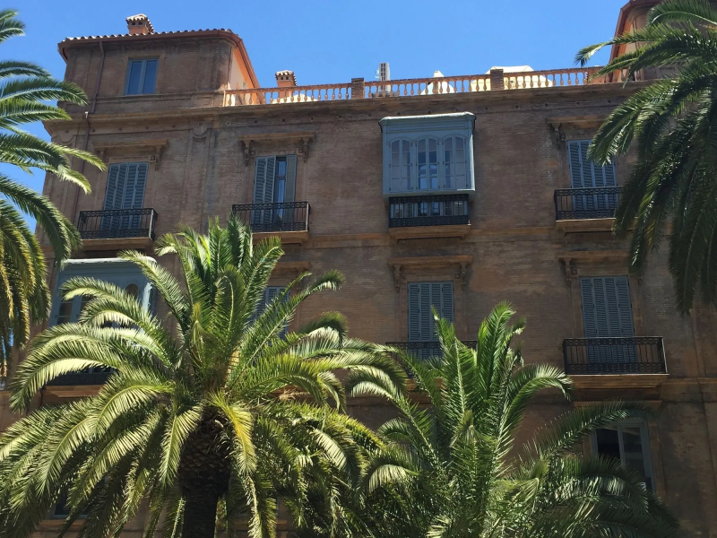 Life Apartments Alameda Colon