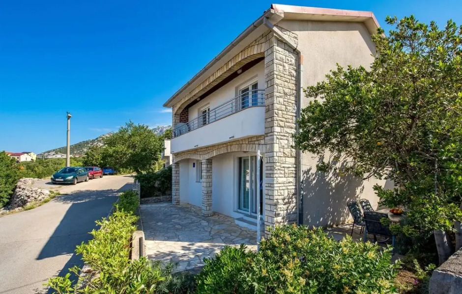 Nice Home in Karlobag With Wifi and 2 Bedrooms